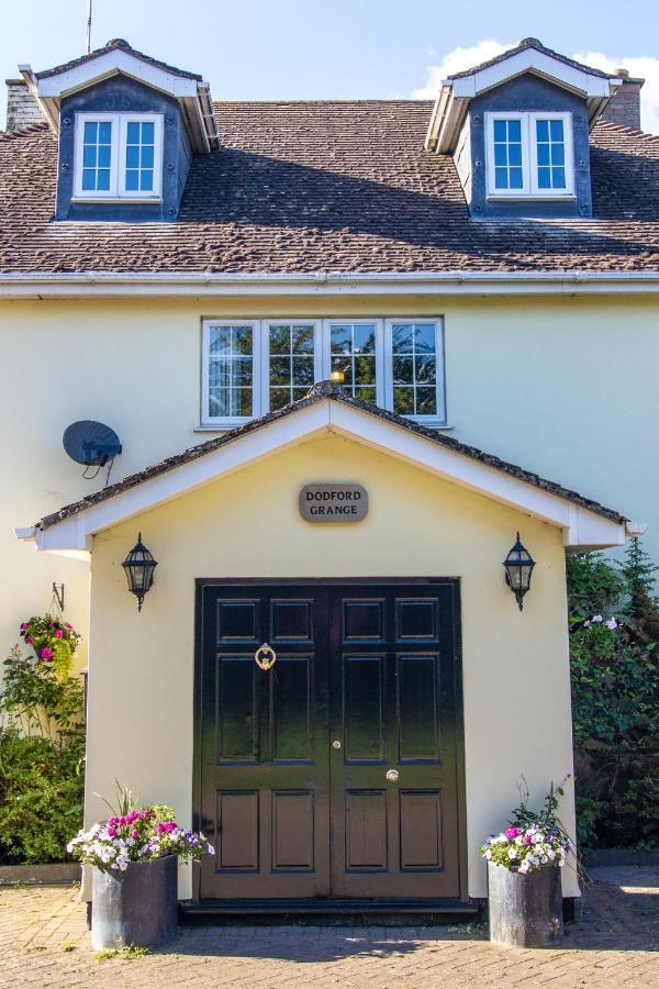 ダベントリー Dodford Grange Bed & Breakfast エクステリア 写真